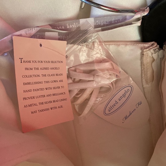 Alfred Angelo Wedding Gown - Picture 2 of 12